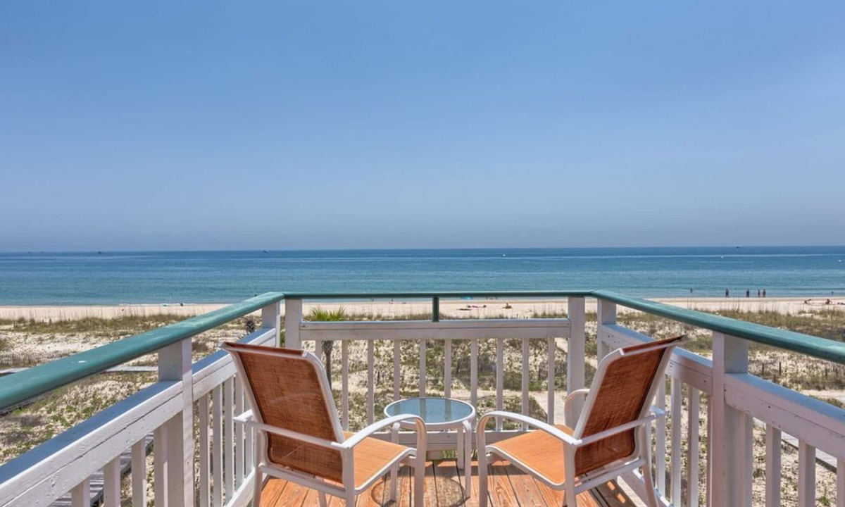 East End House | August 2026 Big Savings! 3BR/3BA Dog-Friendly, BEACHFRONT