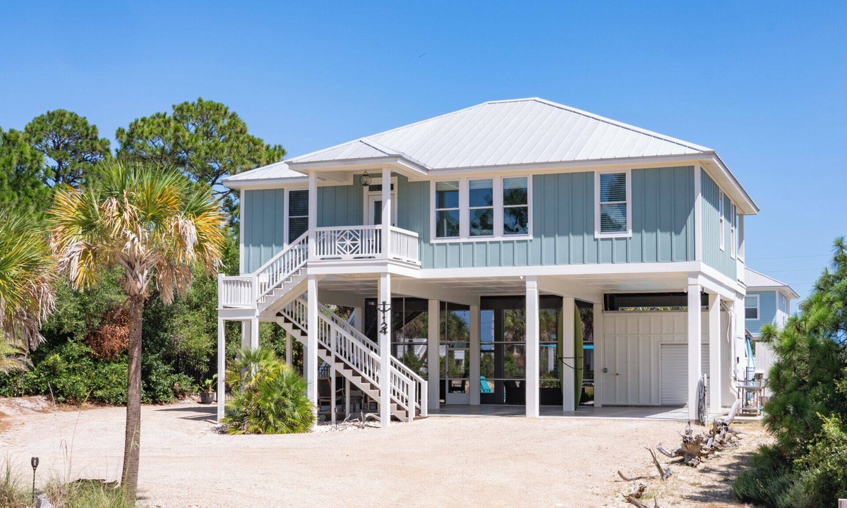 St. George Island House | August 2026 Big Savings! Outdoor Oasis, Dog-Friendly