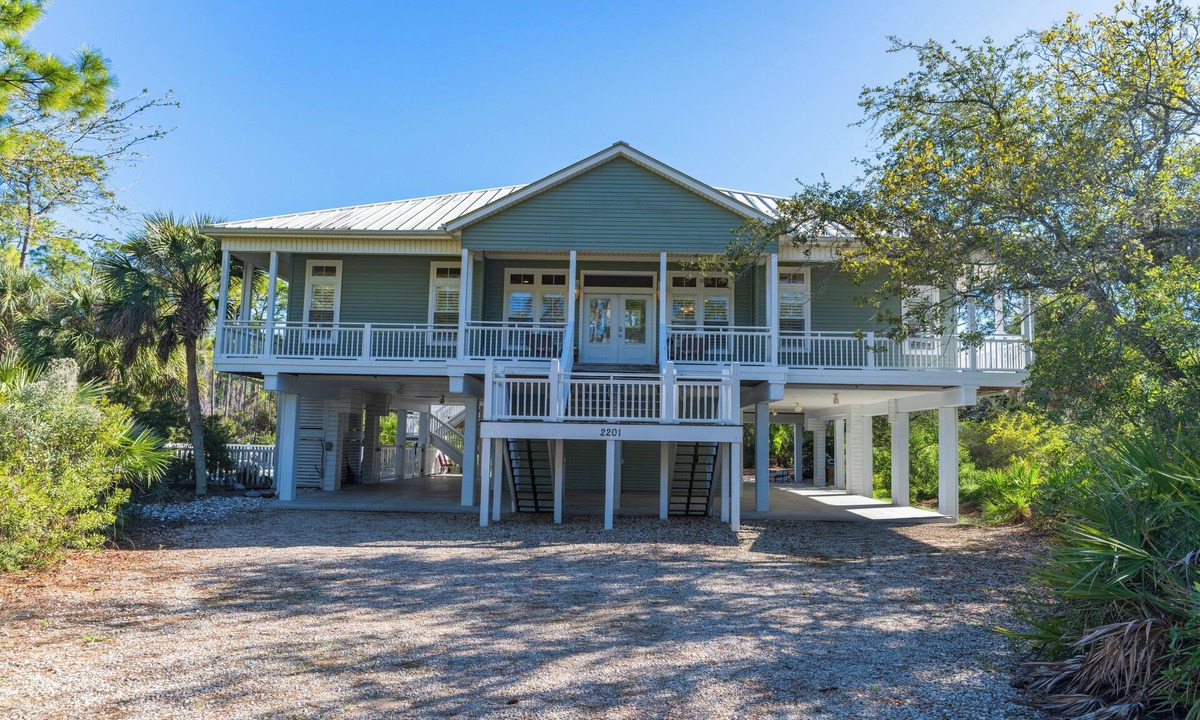 Plantation House | August 2026 Big Savings! Back on the Rental Market! Dog-Friendly