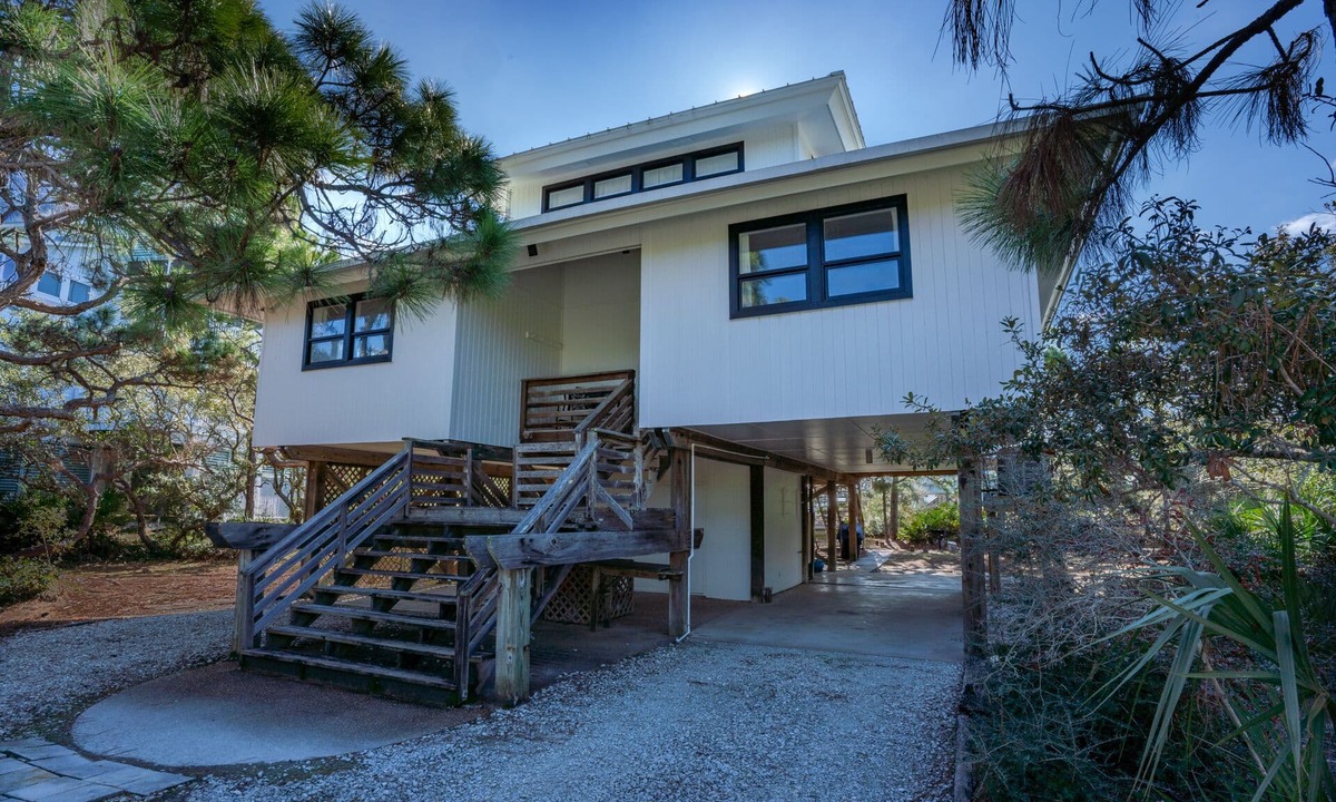 Plantation House | August 2026 Big Savings! 3BR/2BA 1st Tier, Timeless Beauty