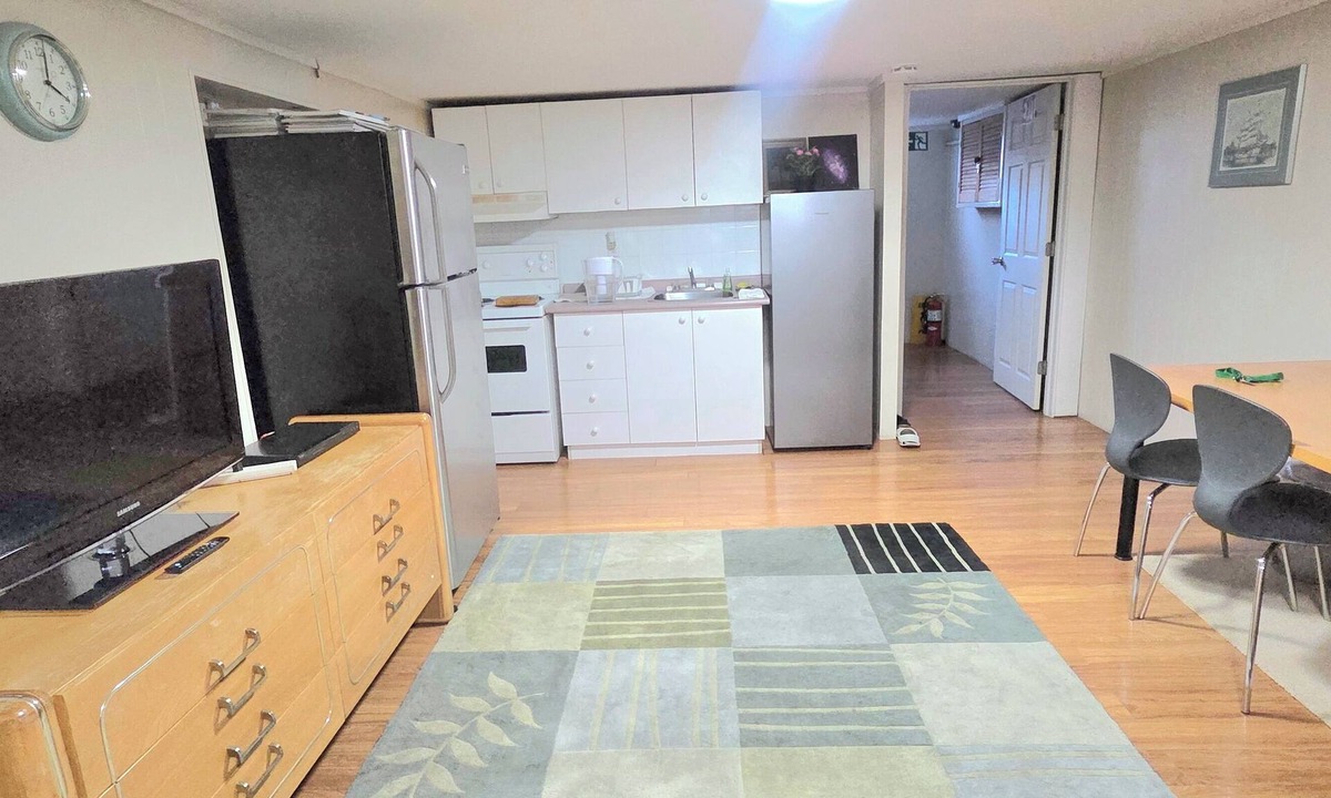 Thornhill House | Entire ; Private Suite Bsmt & Parking