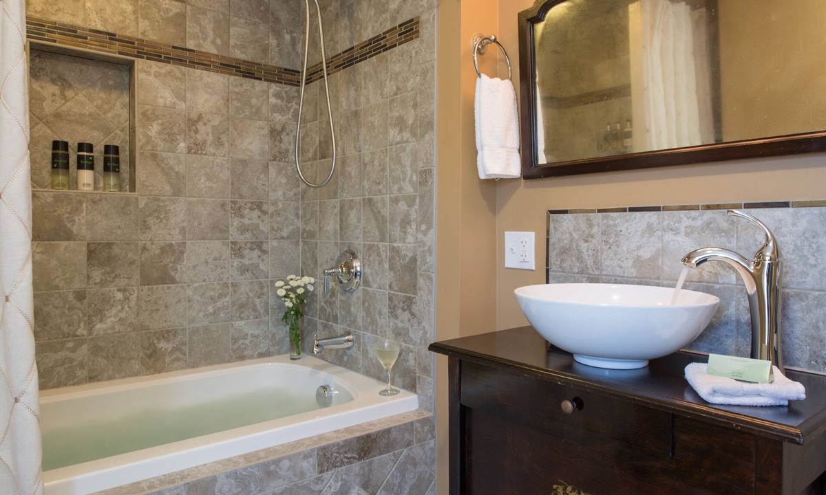 Proctorsville Bed & Breakfast | Golden Stage Inn B&B