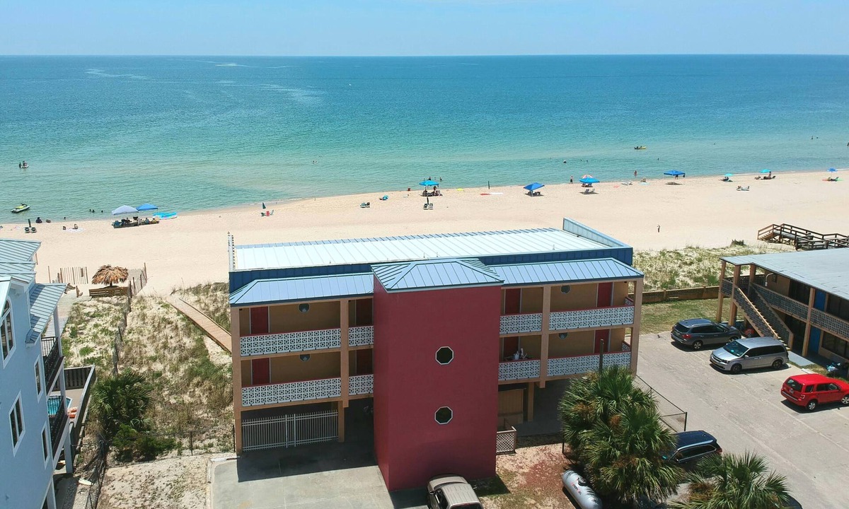 St. George Island Hotel | Island Suites - Beachfront, boutique hotel, walk to lighthouse, dining & more