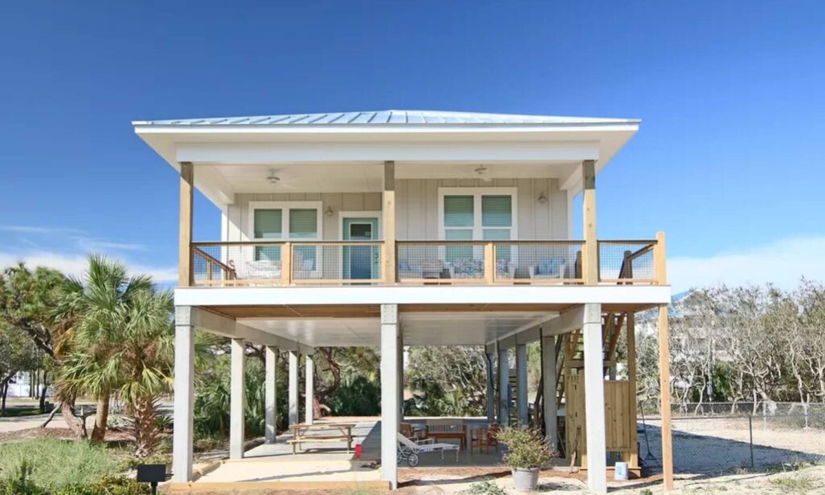 St. George Island House | Private pool! Steps from the Beach, Pet Friendly 60% off for Jan & Feb monthly