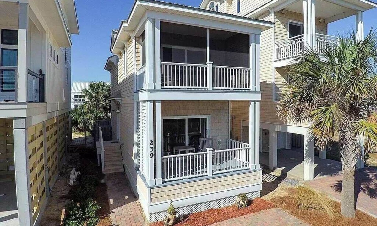 St. George Island House | Steps to the sand, screen porch with ocean view, hot tub, walk to restaurants!