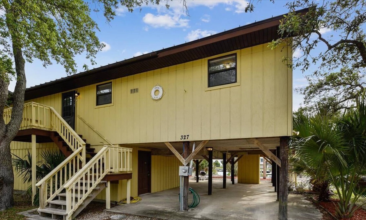 St. George Island House | Survivors is the perfect retreat for a fishing trip or family stay.
