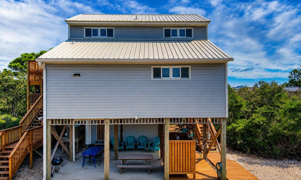 Plantation House | Treetop Oasis – Community Pool, Pet Friendly!