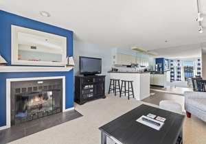 232 Edgewater | Lake Charlevoix Views | Downtown | Pool, Hot Tub, Sauna in Charlevoix