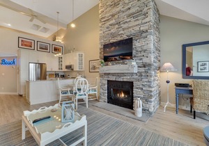 344 Edgewater | Lake Charlevoix Views | Downtown Chx | Pool, Hot Tub, Sauna in Charlevoix