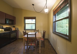 Down-Home Christmas Mountain Village, 2 Bedroom Cottage in Wisonsin Dells