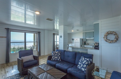 St. George Island Apartment | 10% off all remaining July weeks! 2 bed 1 bath ON THE BEACH!