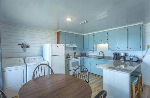 St. George Island Apartment | 10% off all remaining July weeks! 2 bed 1 bath ON THE BEACH!