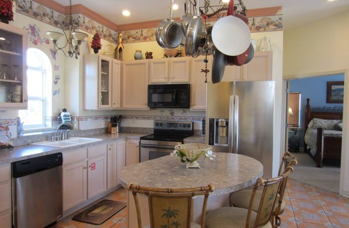 Plantation House | 3 Min to Beach Lrg Pvt Pool, Complimentary Beach Equipment Dogs Allowed