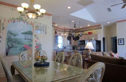 Plantation House | 3 Min to Beach Lrg Pvt Pool, Complimentary Beach Equipment Dogs Allowed