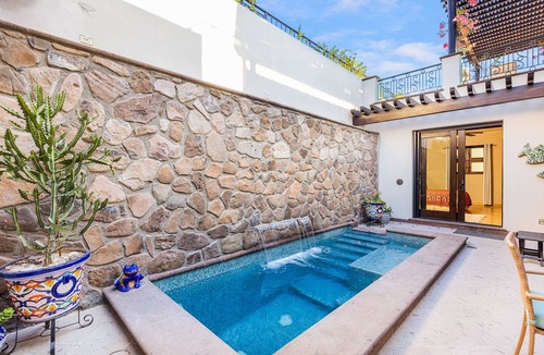 Nopolo House | A breathtaking custom home with a private pool 5.5 ft deep and Ocean View