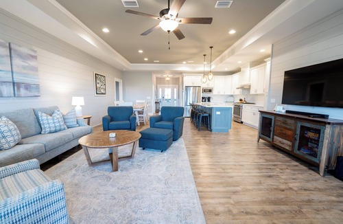 East End House | August 2026 Big Savings! Two Shores, 4BR/4BA, Community Pool & Dock
