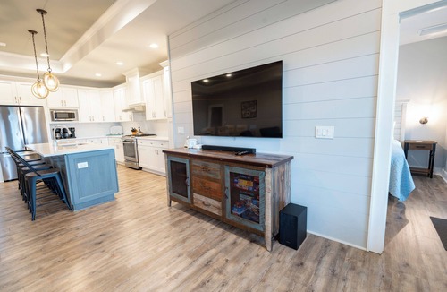 East End House | August 2026 Big Savings! Two Shores, 4BR/4BA, Community Pool & Dock