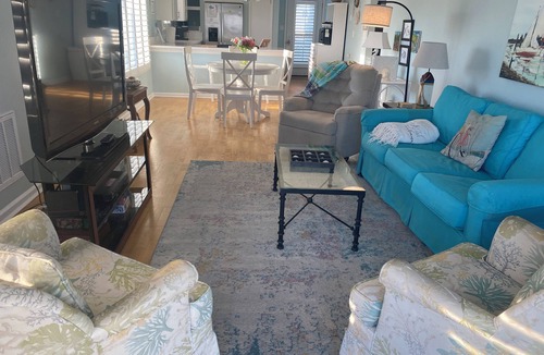 East End Condo | Beachfront condo! Beautiful views! Pet friendly. Saturday to Saturday only
