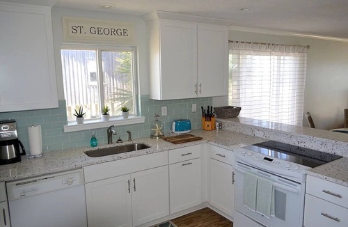 East End Condo | BEACHFRONT Gorgeous View! OCEANFRONT Sunday to Sunday