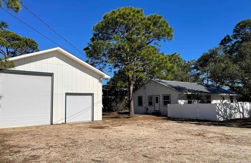 St. George Island House | Centrally located single-level beach house!