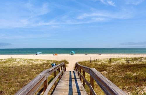 St. George Island House | Classic Beach Condo with a Shared Pool Loft & Grill - Walk to the Beach