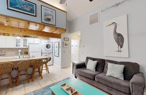 St. George Island House | Classic Beach Condo with a Shared Pool Loft & Grill - Walk to the Beach