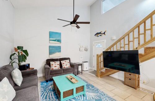 St. George Island House | Classic Beach Condo with a Shared Pool Loft & Grill - Walk to the Beach
