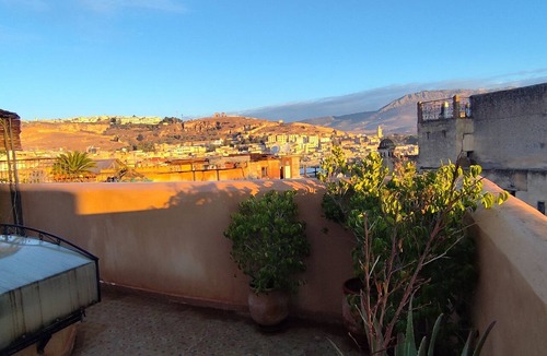 Dar Tazi House | Dar Sghira: Private fully Renovated Small Riad, Rooftop, Heart of Medina, Fiber