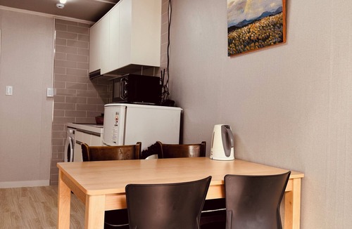 Yeonnam-dong House | Downdown Hongdae, 5min to Hongdae Station 2Rooms, 4Bed