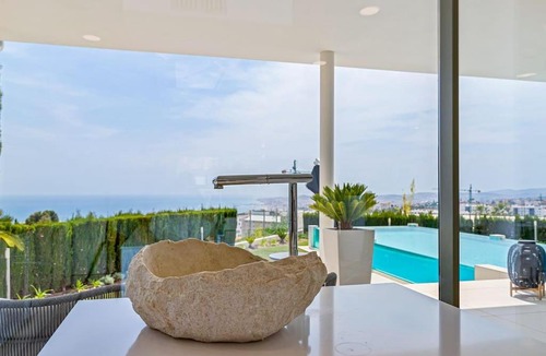 Benalmadena Costa Villa | Espectacular Villa in Higueron