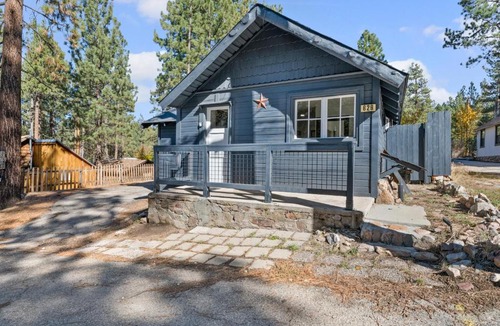 Big Bear Lake House | Finns Fish Camp - Walking distance to Lake and Village! Back patio with barbecue, fully fenced yard!