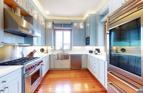 Plantation House | Gorgeous beachfront home - washer/dryer, deck & central AC - community pool