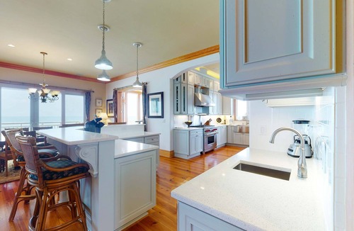 Plantation House | Gorgeous beachfront home - washer/dryer, deck & central AC - community pool