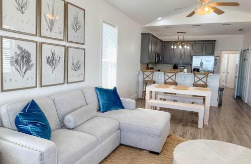 East End House | Gulf-Front Paradise 3BR Beach House Prime Location