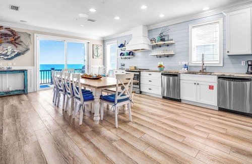 Plantation House | Headed West - Private Pool, Beach Front, Pet Friendly, Beach Gear Included!