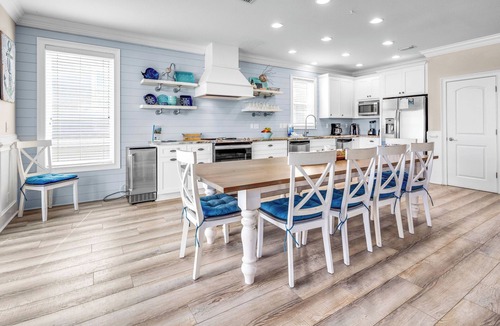 Plantation House | Headed West - Private Pool, Beach Front, Pet Friendly, Beach Gear Included!