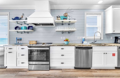 Plantation House | Headed West - Private Pool, Beach Front, Pet Friendly, Beach Gear Included!
