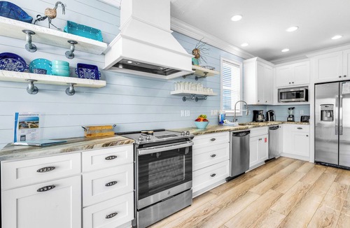 Plantation House | Headed West - Private Pool, Beach Front, Pet Friendly, Beach Gear Included!