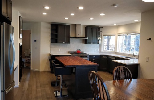 Montgomery Estates House | Huge 7BR/4.5BA - Hot Tub, Ping Pong/Pool Table, Arcade, Gas BBQ
