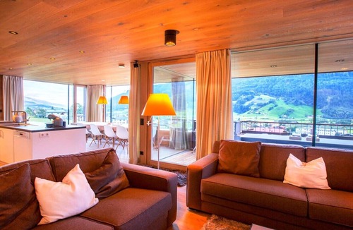 Bramberg am Wildkogel Ski Chalet | Large luxury chalet: on the skip & toboggan run and the Smaragdbahn (gondola).