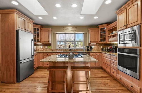 Monument House | Mountain Views | Hot Tub | Two Game Rooms