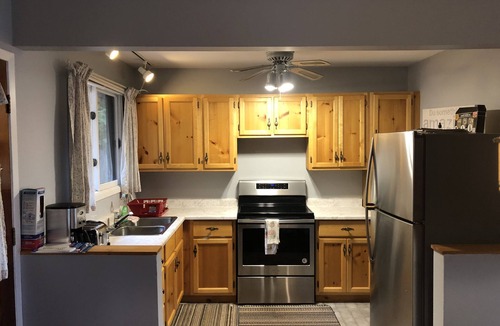 Lake of Bays Cottage | Muskoka, Cozy 2 Bedroom/2 Bathroom Cottage located on the coveted Lake of Bay