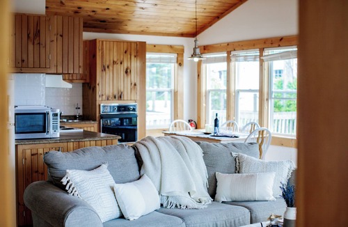 Boutiliers Point House | Oceanview 3-Bedroom Cottage | Fireplace | Sauna | Near Halifax