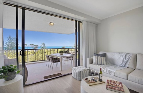 Alexandra Headland Apartment | Panoramic Ocean View - 4th Floor Designer 2BR 2BTH