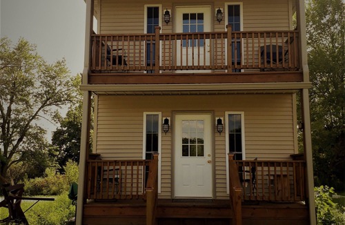 Murrayville Cabin | Peace on the Prairie Too (Tiny House) -Pet Friendly. No pet fee or cleaning fee