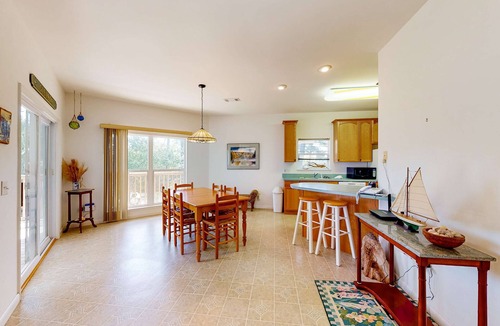 Sea Palm Village House | Snowbird-friendly home near the beach with deck, outdoor shower, W/D
