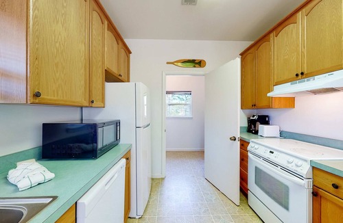 Sea Palm Village House | Snowbird-friendly home near the beach with deck, outdoor shower, W/D
