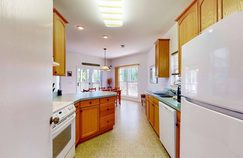 Sea Palm Village House | Snowbird-friendly home near the beach with deck, outdoor shower, W/D