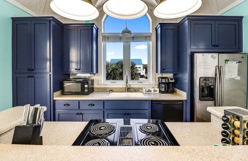 St. George Island House | Steps to the sand, screen porch with ocean view, hot tub, walk to restaurants!