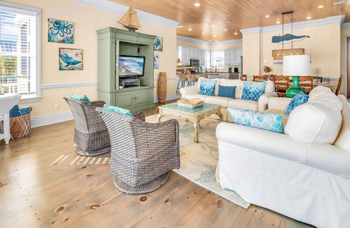 Plantation House | Sunrise Point - Beach Front, Pet Friendly, Community Pool, Biking Trails!